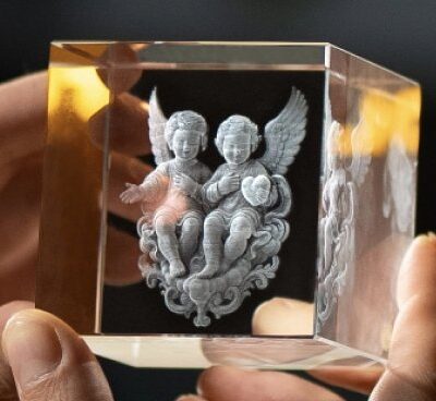 Bryllupsgave i glas graveret med UV-laser
